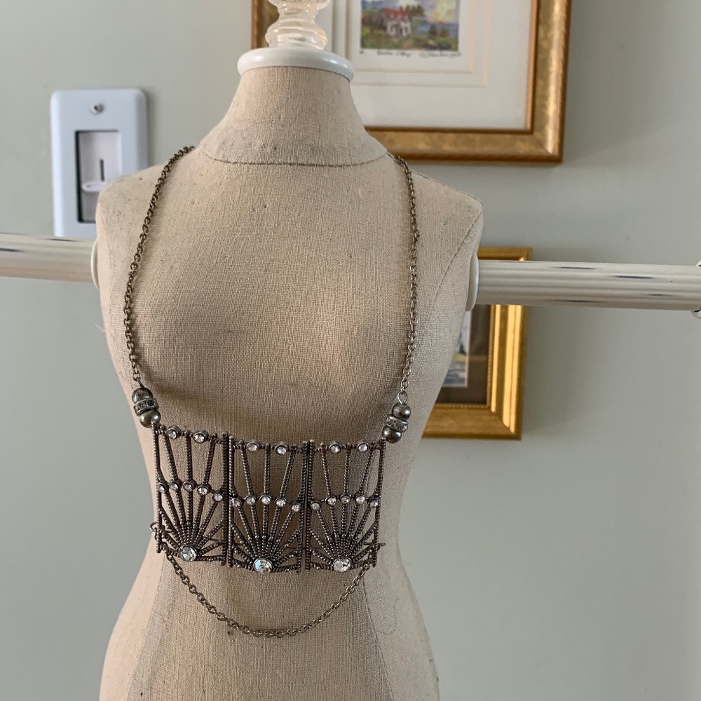 Vintage looking silver tone necklace